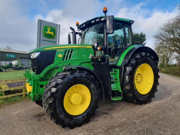 JOHN DEERE 6215R
